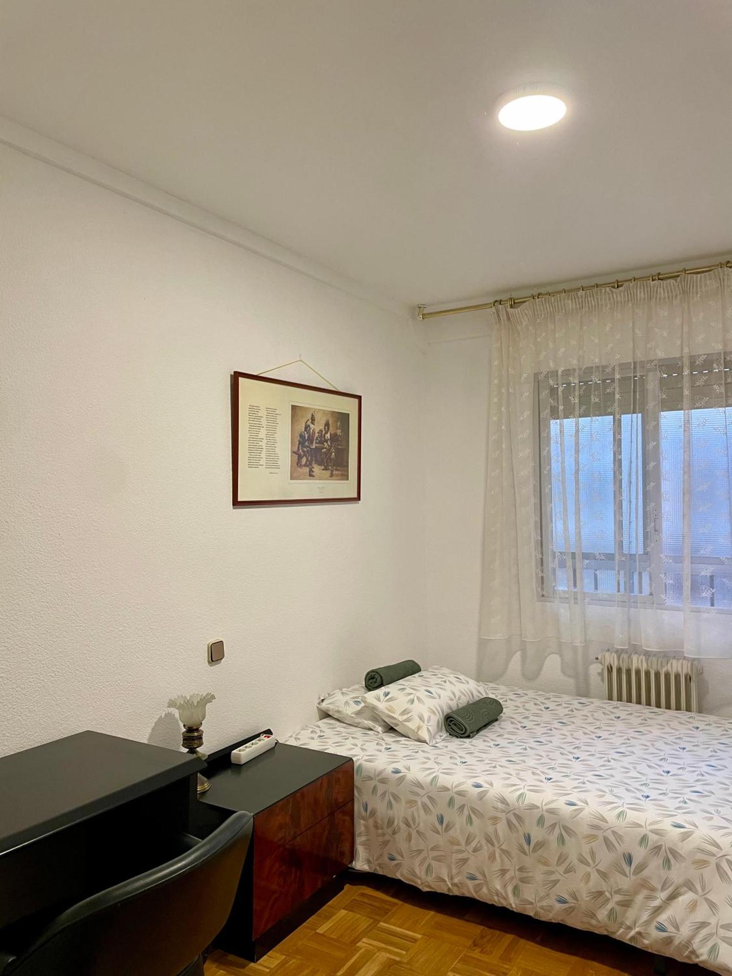 Private Rooms Madrid Atocha Luaran gambar