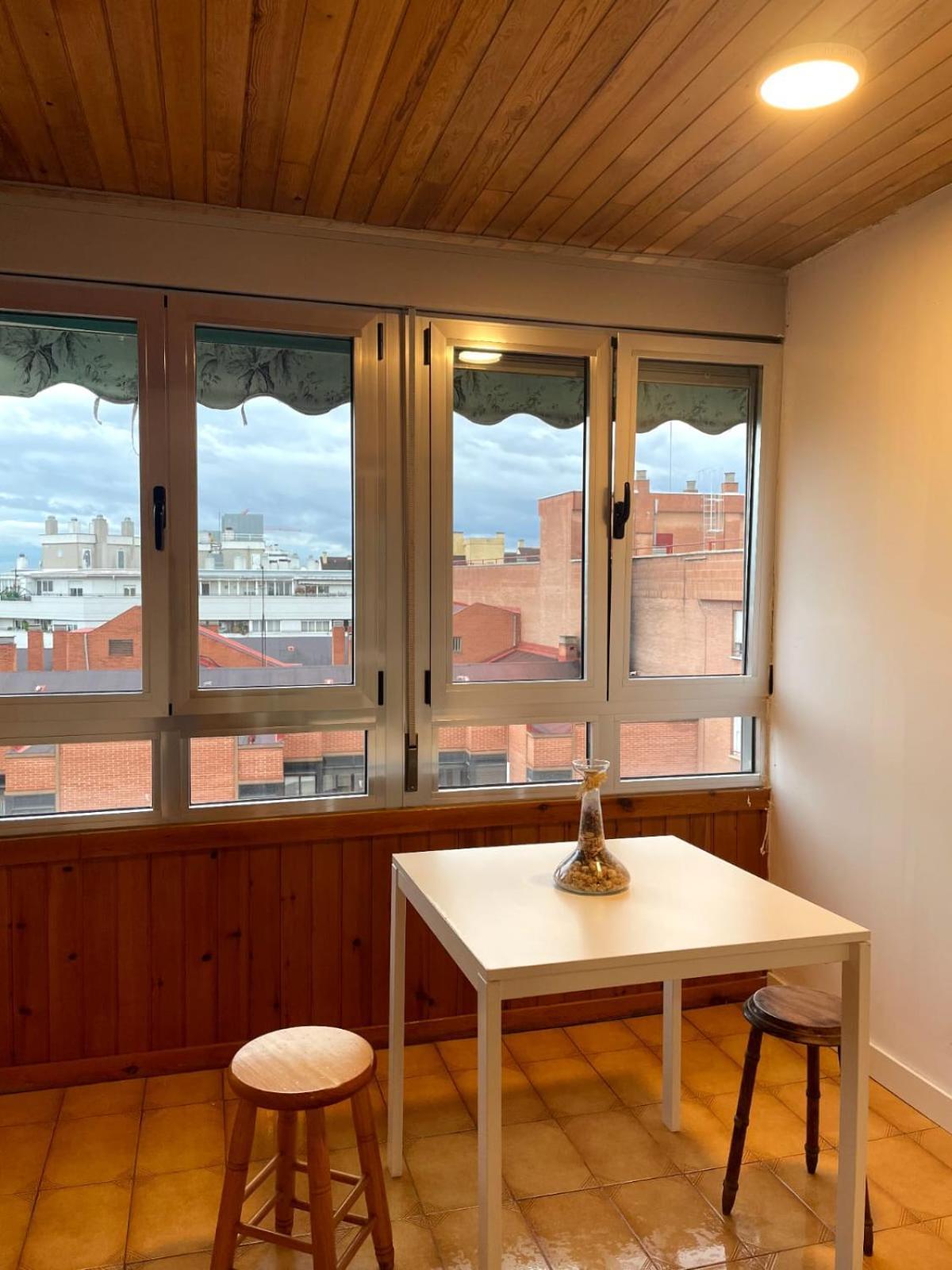 Private Rooms Madrid Atocha Luaran gambar
